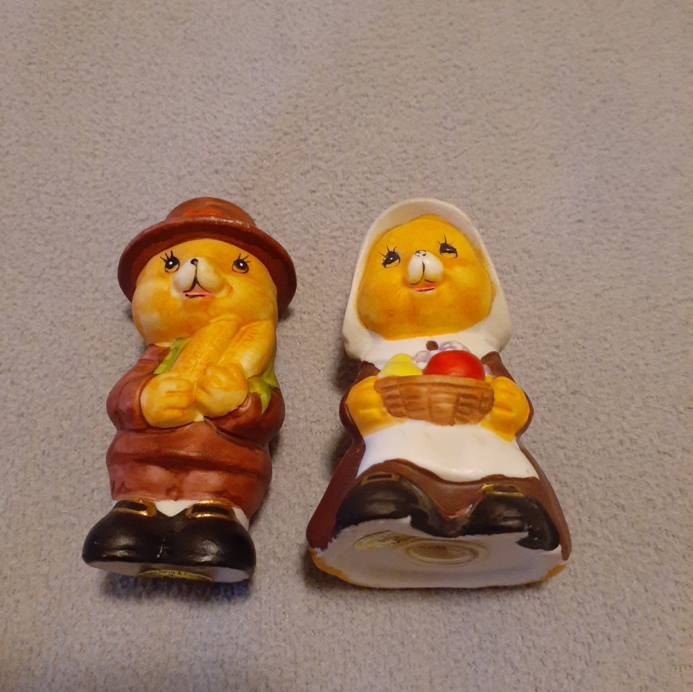 Vintage Russ Berrie 80's Chipmonk Salt and Pepper Shakers Thanksgiving